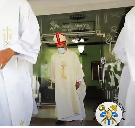 Archbishop Jose Ulloa of Panama dancing to Jerusalema